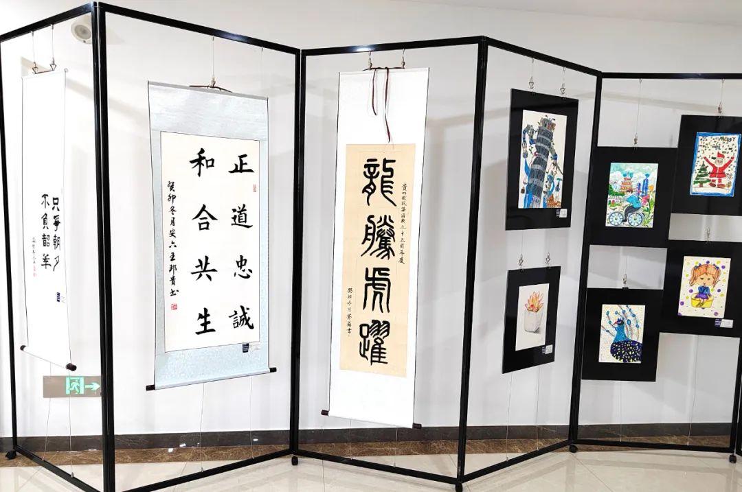 贵州铁投集团举办庆祝集团成立十五周年书画摄影展